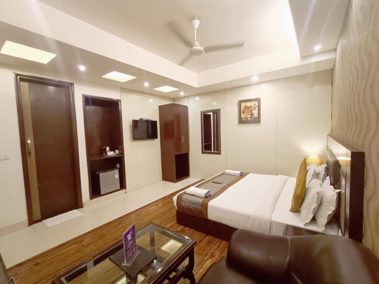 Hotel Waterfall Paschim Vihar Delhi Luaran gambar
