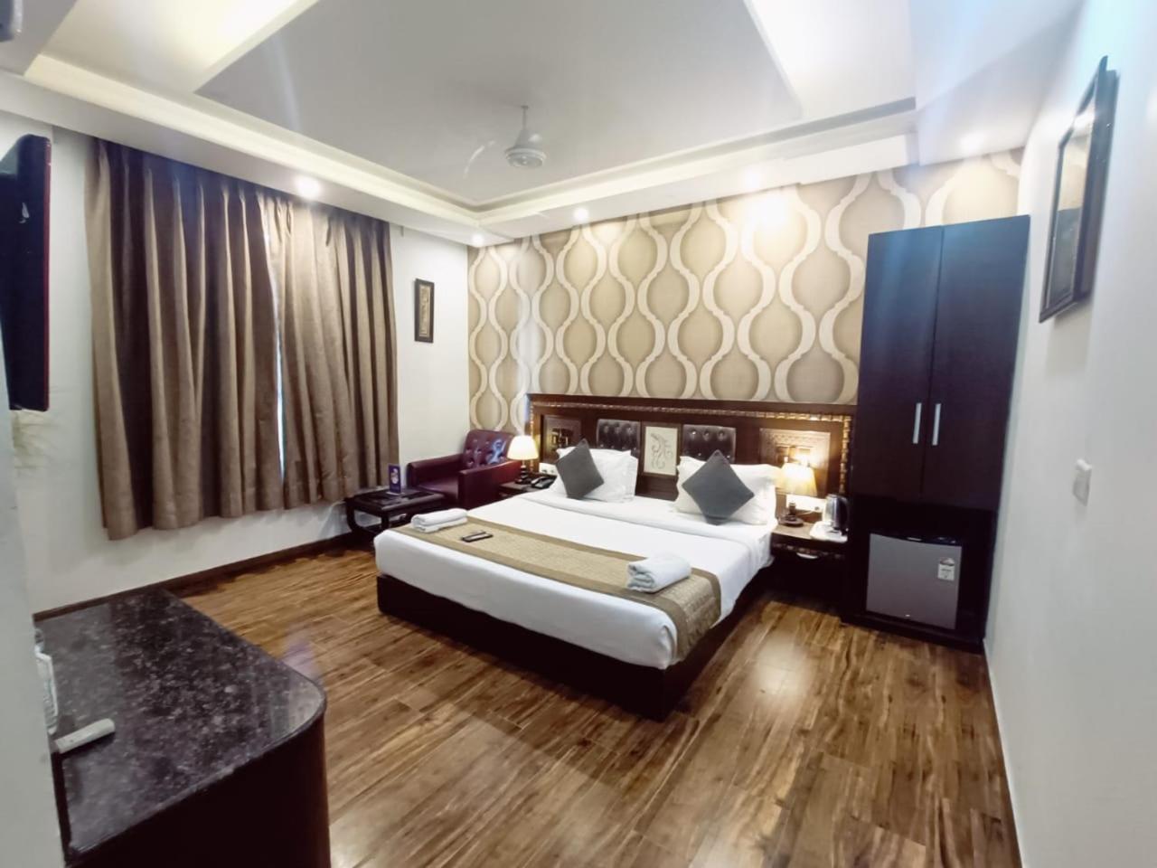 Hotel Waterfall Paschim Vihar Delhi Luaran gambar
