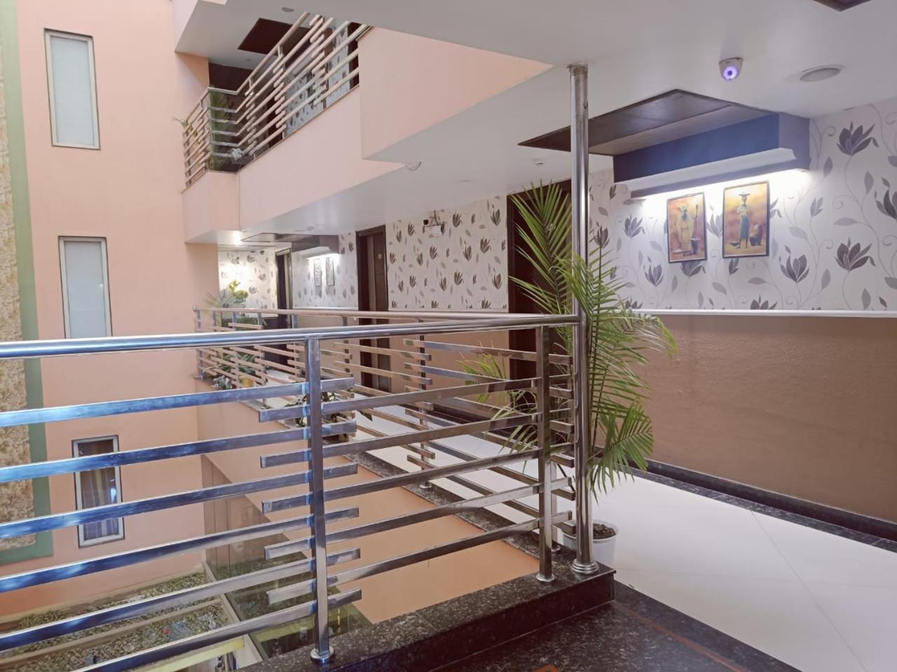 Hotel Waterfall Paschim Vihar Delhi Luaran gambar