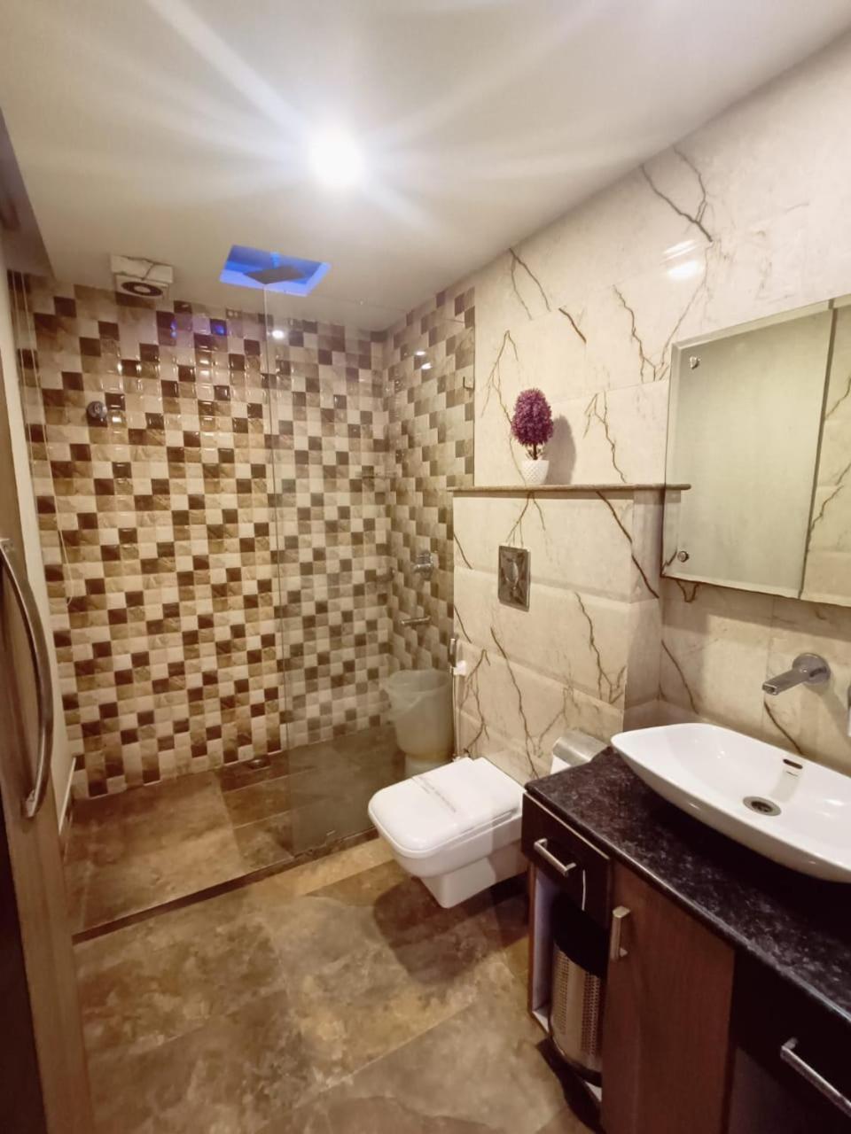 Hotel Waterfall Paschim Vihar Delhi Luaran gambar
