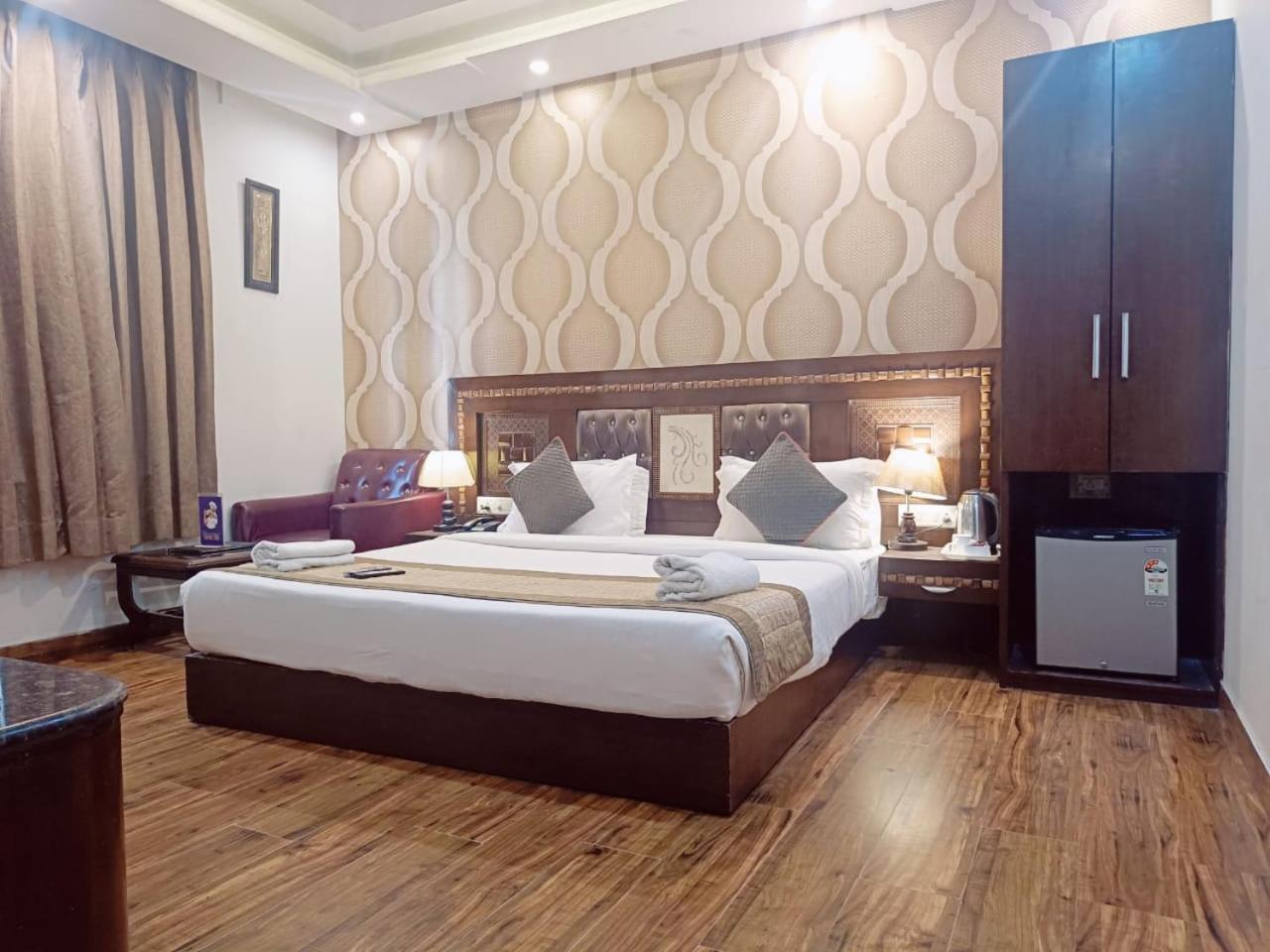 Hotel Waterfall Paschim Vihar Delhi Luaran gambar